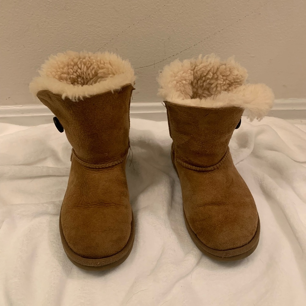 Ugg Bailey button II boots Women’s US size 3